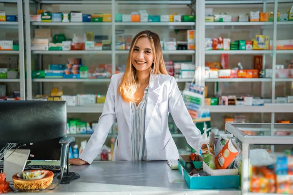 Is it compulsory to be pharmacist to start a pharmacy business?